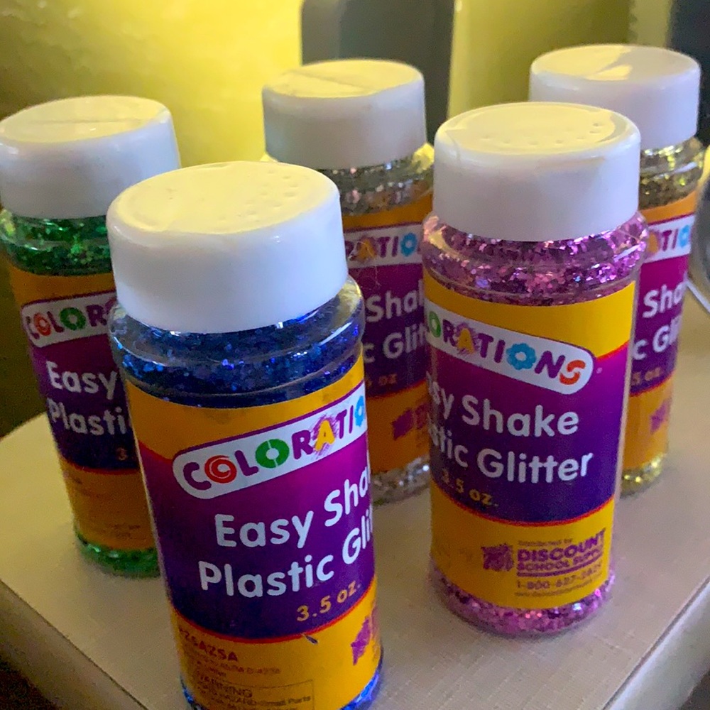 NWT 5 plastic Glitter easy shake